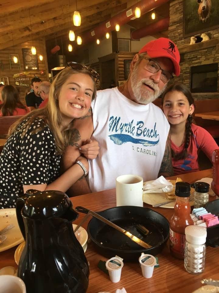 Breakfast @the beach with my ladies.Kevin paid.😁