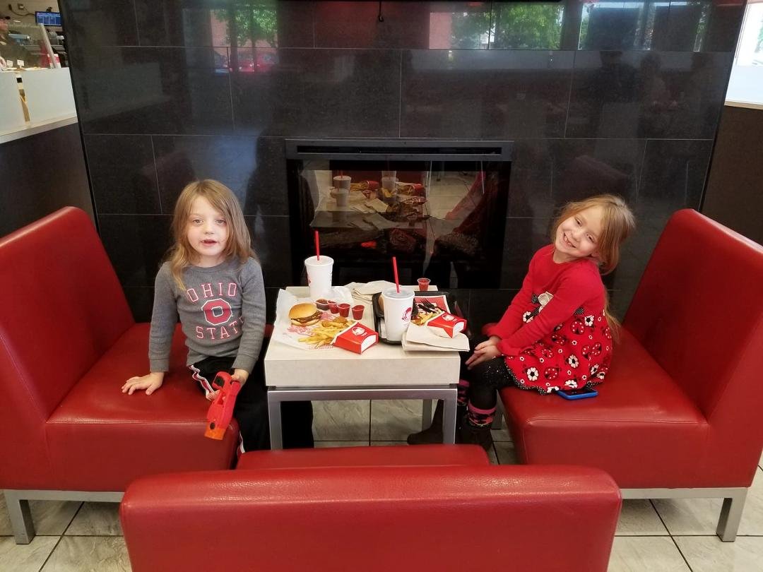 Luke and Aurora having lunch together at Wendys.