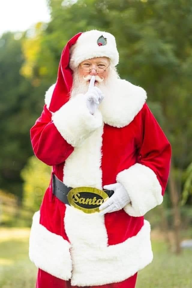 Santa is visiting Sassafras Farms in Huntingtown  Saturday 11/26/ 22 
From1-3pm.
Bring your list and get a picture.