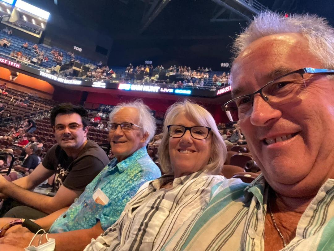 At Rod Stewart show Mohegan Sun with family