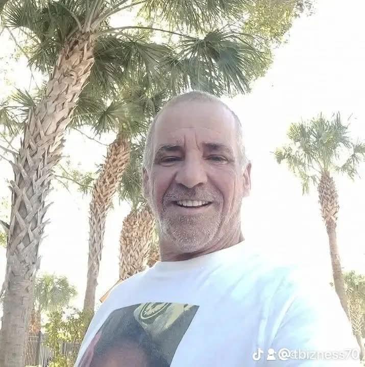 Hello, yeah, this is me
Lord it's been a long, long time
I know this ain't no social call
So go ahead, get it off your mind
You heard what? Well it ain't true
I was here most all last night
I got over you the day you left
C