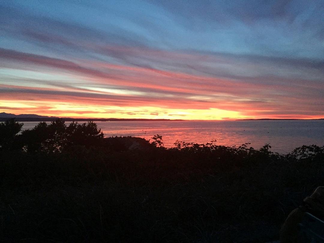 Beautiful sunset in Edmonds. Taken around 9:30 PM.