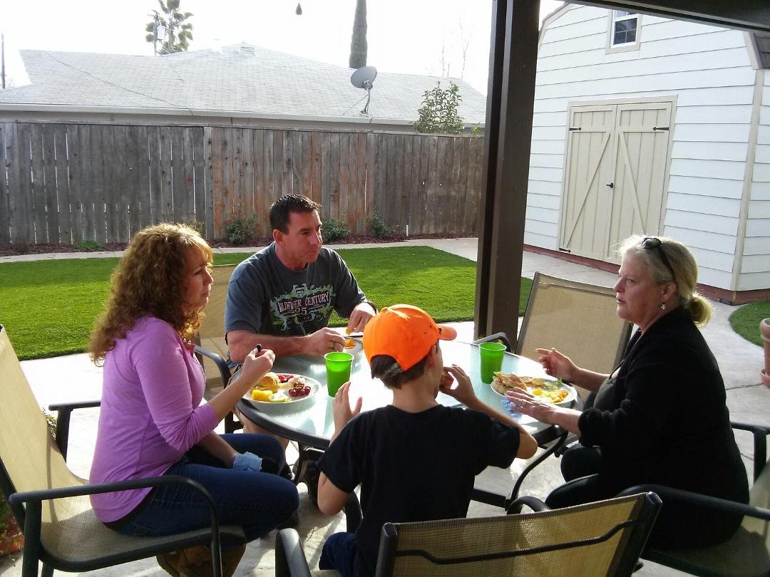 Bret, Tina, Reisa and Edward in our backyard!