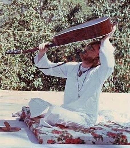 Always wondered how Lennon got that beautiful music out of that guitar.