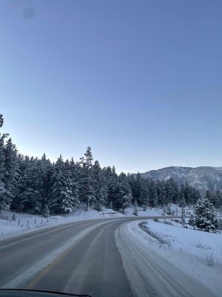 Looks pretty but don’t be fooled…. It is FRIGID out there.🥶