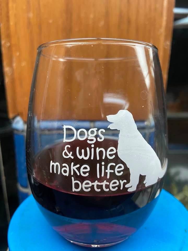 Last night one of my Christmas gifts from the office team was just perfect. My two favorite things Dogs and Wine ❤️🐕🍷Going great with tonight’s Pinot🍷