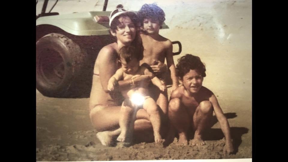 Feliz Dia das Mães, Socorrinha.
Socorro, Happy Mother’s Day.