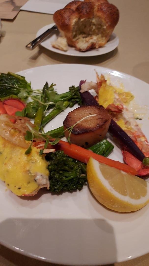 At 150 restaurant
Pumpkin Bisque and scallops
Then Lobster Thermador x 2
Then Venison
Might skip desert