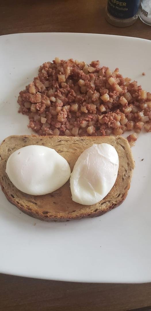 lol finally learned to make good poached eggs with hash.