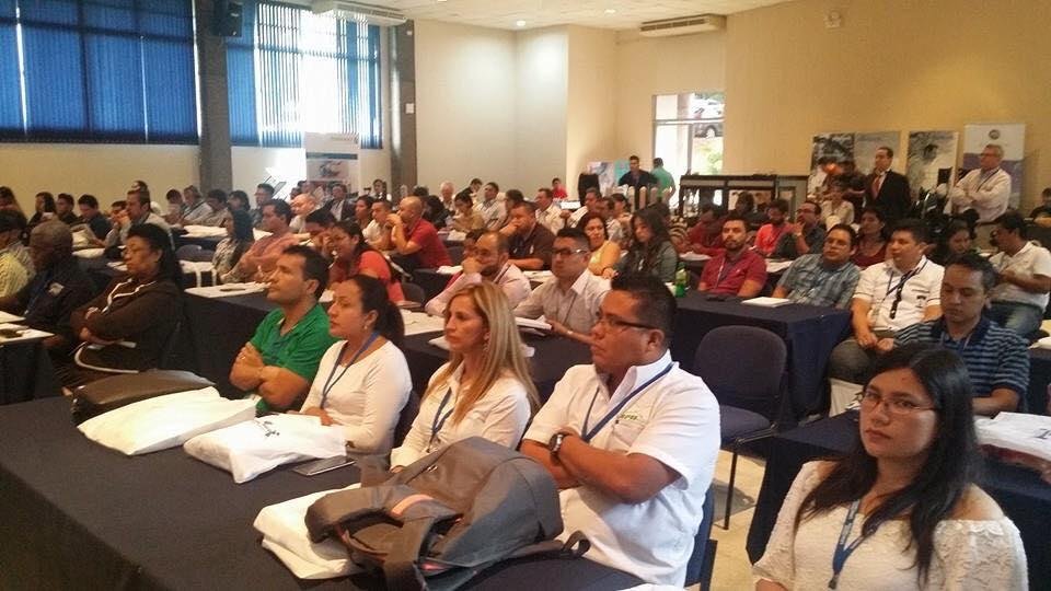 Despues de una semana en El Salvador asistiendo/ayudando unas Talleres de O & P (Uniendos Fronteras/ISPO) a UDB con un buen exito,     yo estoy regresando a Tejas y mi carina esposa!