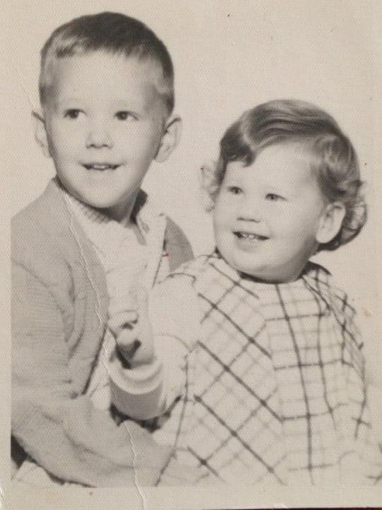 What a great sis I have! Happy sibling day, super sister! I don't know where you found this picture, but I sure am happy you did. Makes my day everytime I look at us looking at the world. Couldn't have made it this far with
