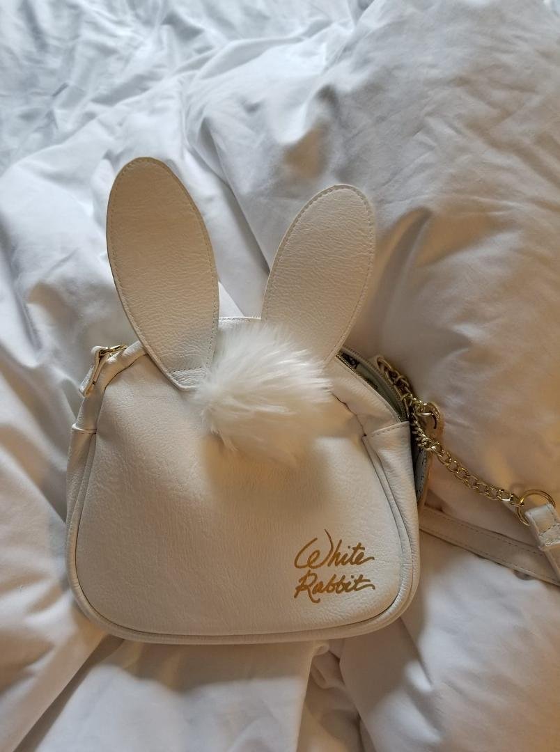 Faith White got a new purse