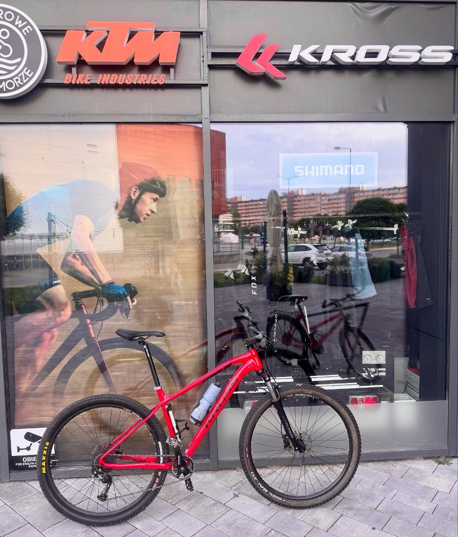Kross is a Polish bike company that once sponsored gold medalist Jolanda Neff.  Maja Włoszczowska is a former world champ who grew up in the mountains near the Czech border.  Considering I’m on the sea coast, the 2 mile cli