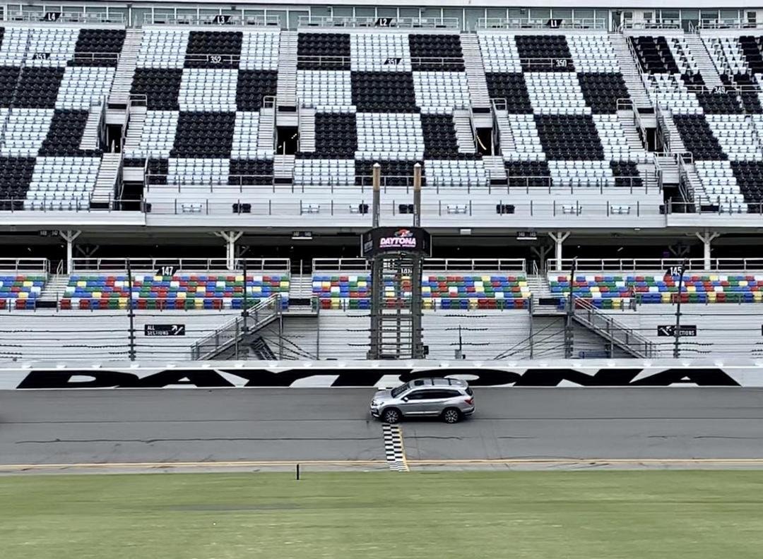 Dave Clark in Honda Pilot finishes alone in Daytona 5 mile.