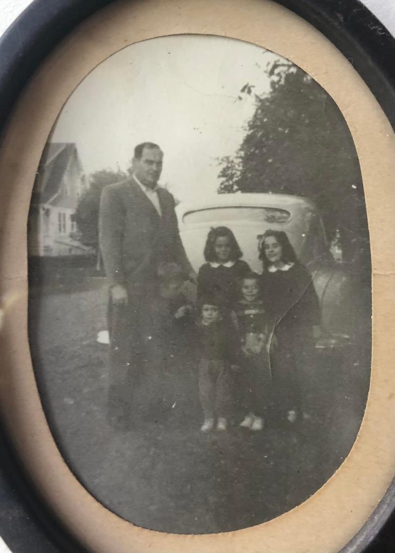 This has to be 1950. No Suzie yet. My dad, Steph, Dot. Billy, Katie, and me.