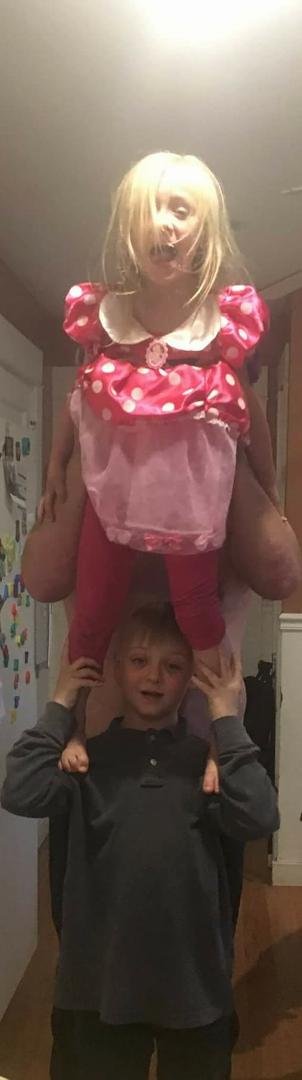 I think somebody's getting ready for a party and the summer Nana loves you to the Moon and back