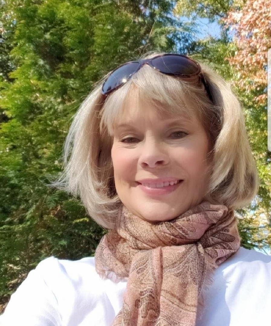 HAPPY HAPPY BIRTHDAY TO MY BEAUTIFUL WIFE. THE LOVE OF MY LIFE 🎁🥂🎉♥️😚