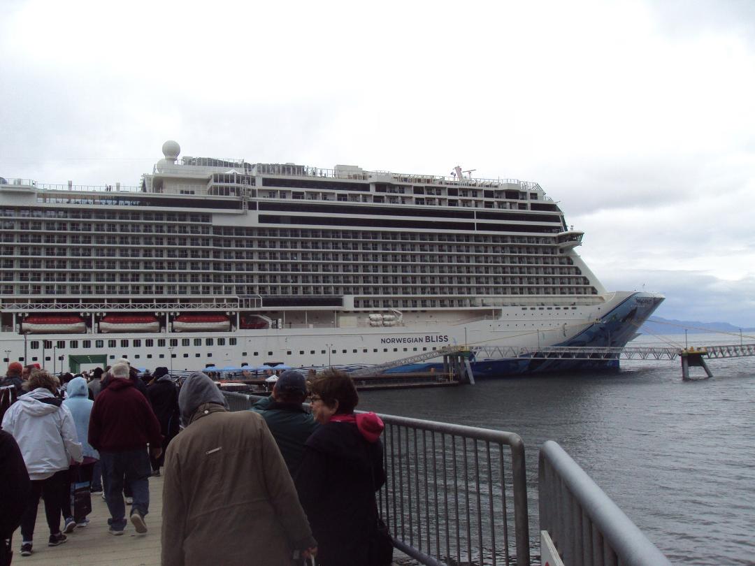 Bow of Norwegian Bliss