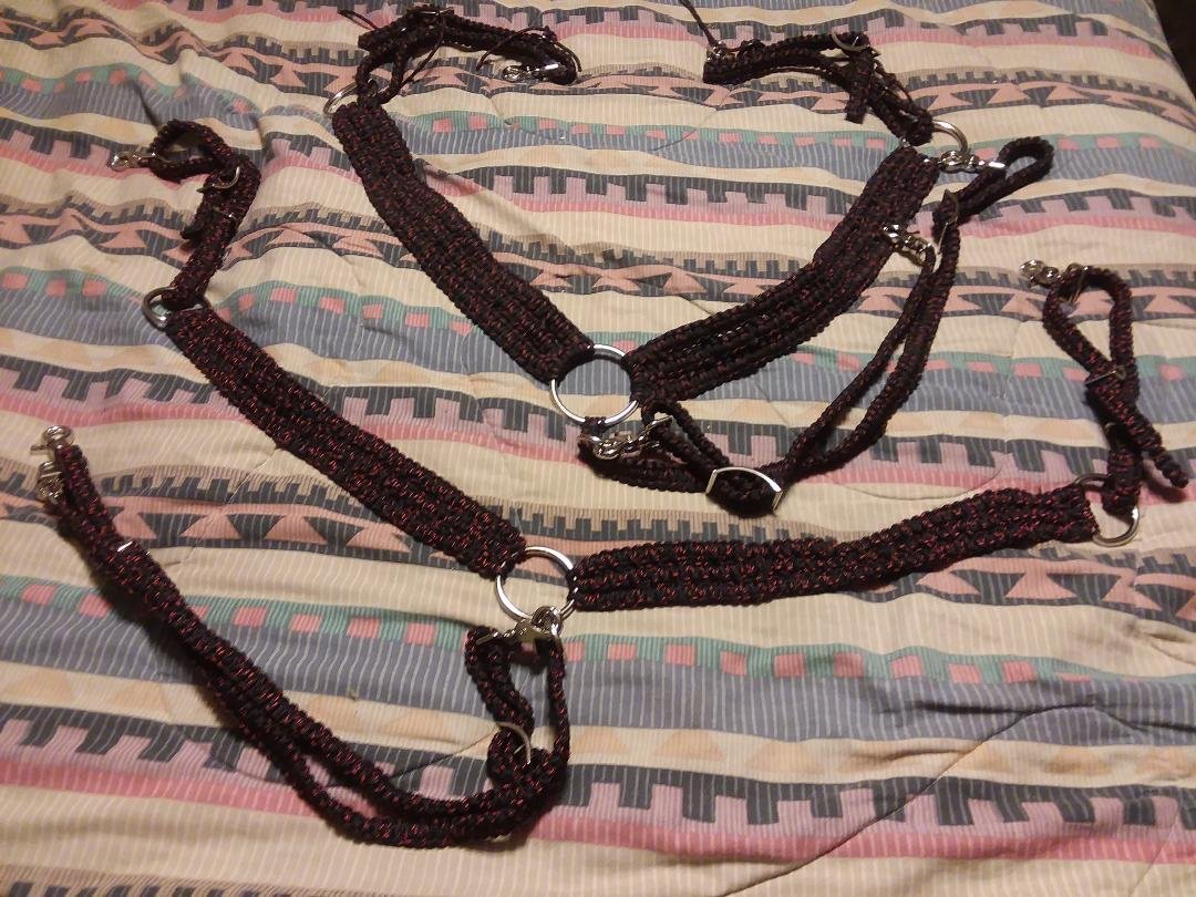 Two different length breast bands. One is made of 550 cord and the other is from 425 cord.