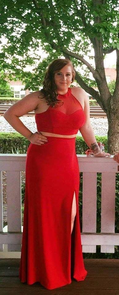Kelly Lowe prom picture 2016...Kelly Lowe looks amazing