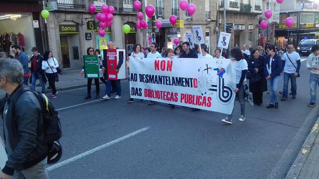 Anti-austerity march, Santiago de Compostelo 16 March 2017. Bringing up the rear were the librarians. Viven las Bibliotecas!