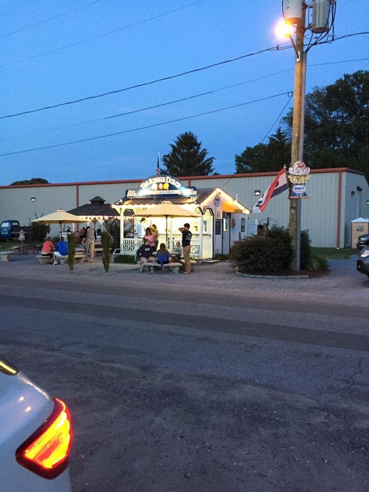 Ice Cream Stand
Wyoming, Delaware
Train went through on time.