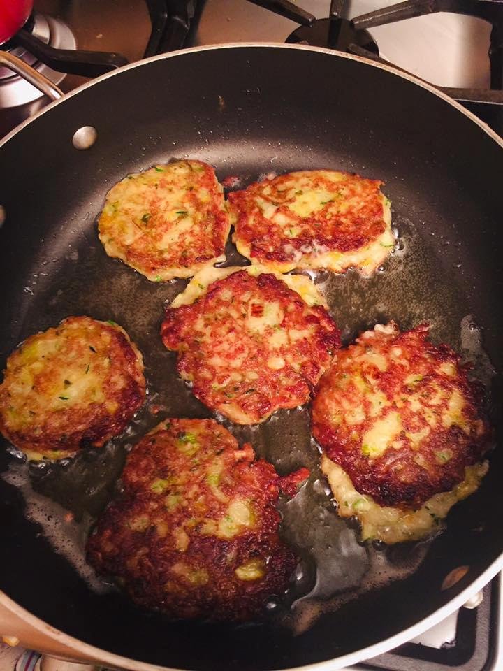 Anyone for zucchini flower pancakes💕