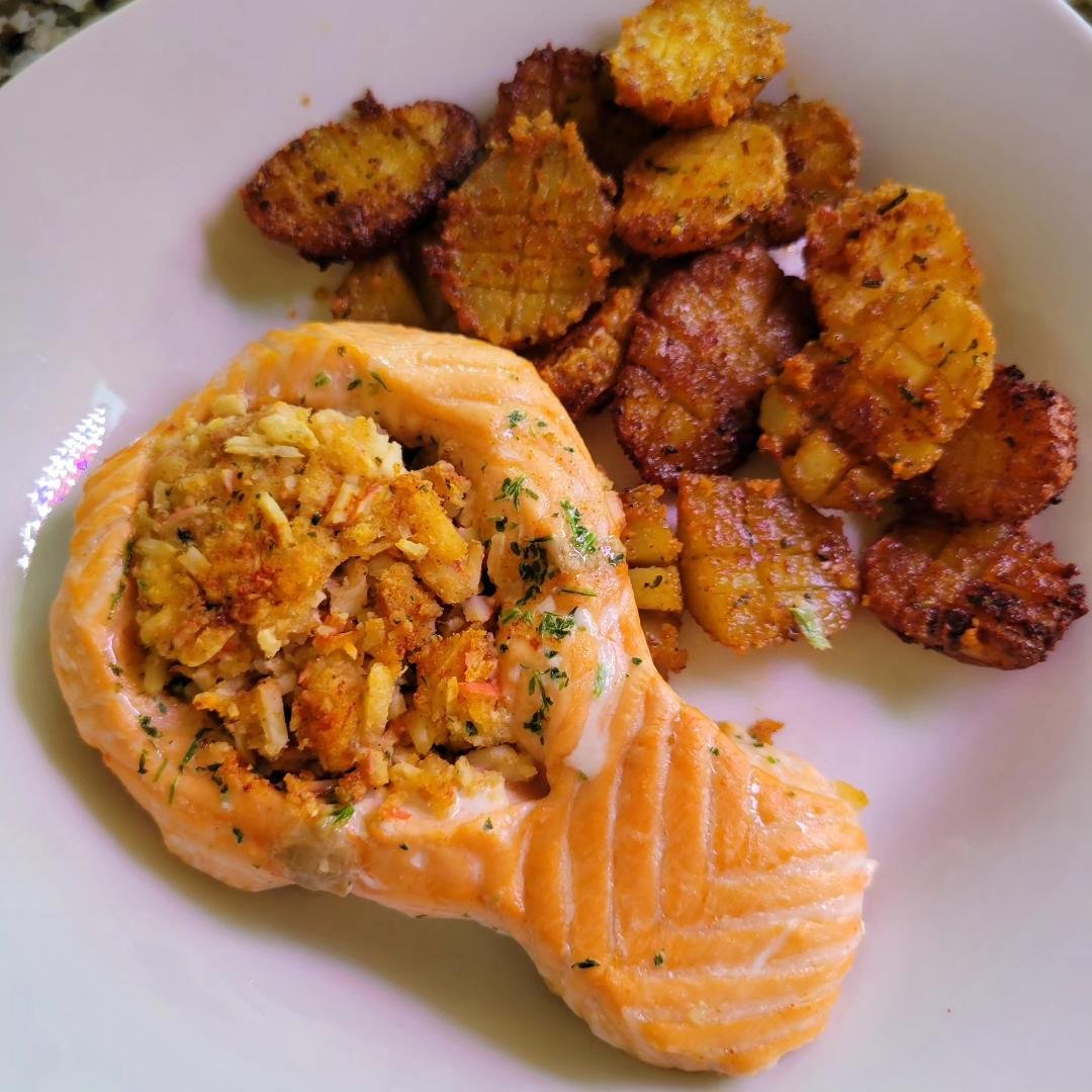 Tonight stuffed Salmon and Parmesan crusted potatoes #fishdinner #stuffedsalmon #parmesanrostedpotatos #foodporn