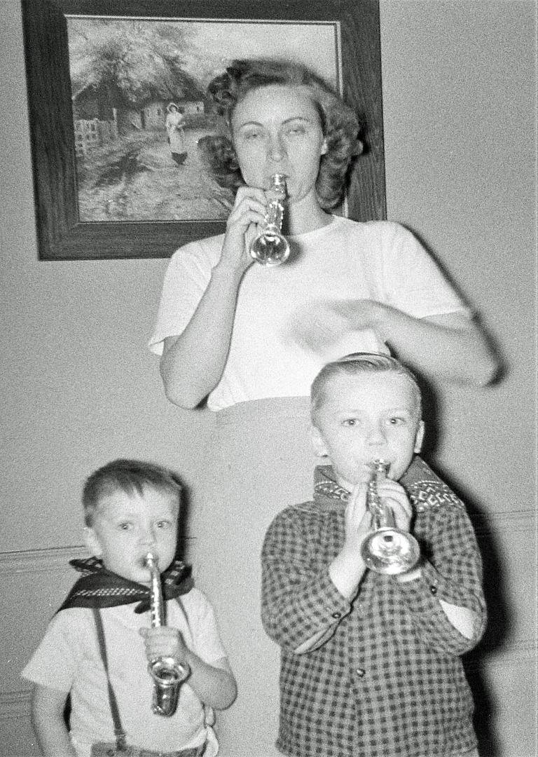 Happy Sunday!  Next week is Mothers Day, so let's spend the week sharing some pics of us with Mom!