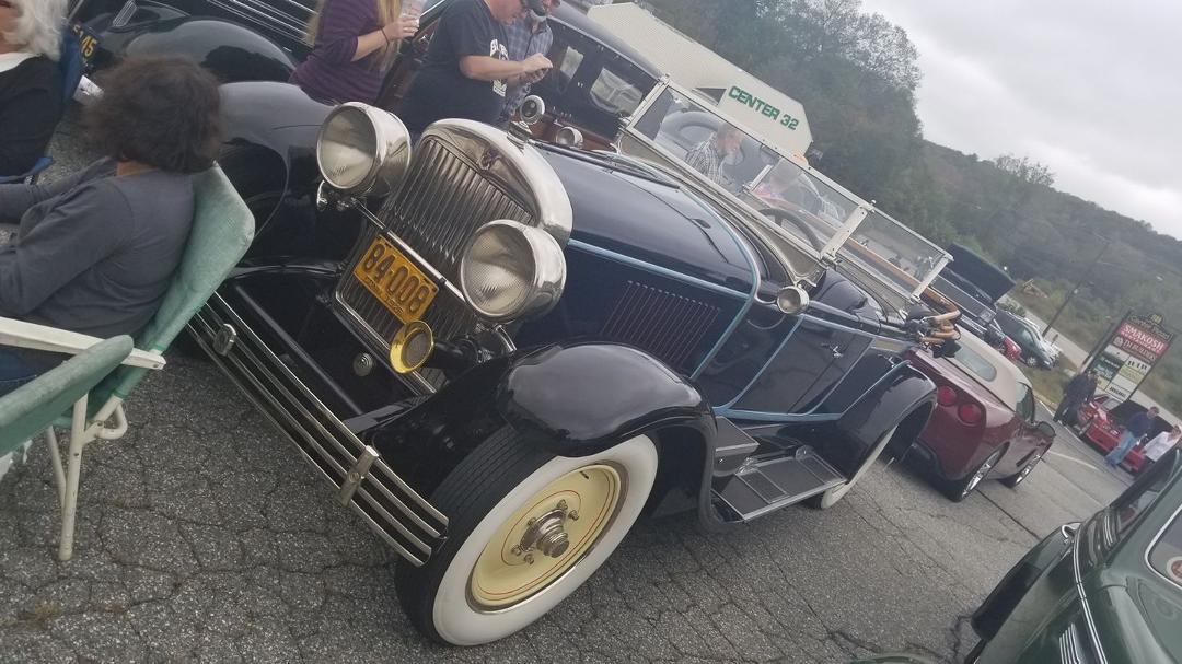 1928 Cadillac 77 bps V8 at the 
Herbs Deli Car show