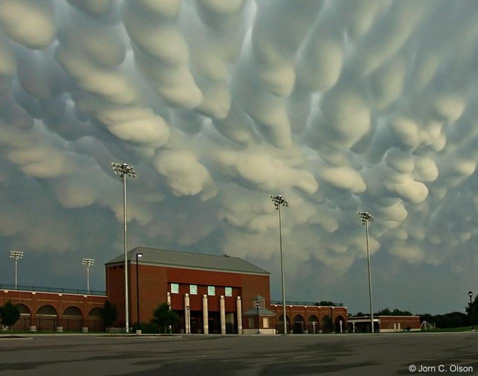 Mammatus Clouds over Nebraska
Image Credit & Copyright: Jorn Olsen Photography
Explanation: When do cloud bottoms appear like bubbles? Normally, cloud bottoms are flat. This is because moist warm air that rises and cools w
