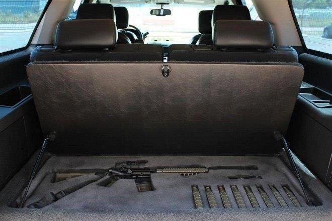 I need to build one of these compartments in the Mustang. That is a slick setup.