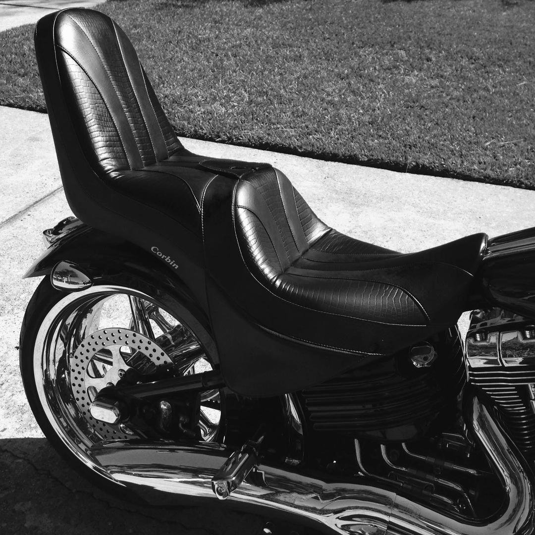 My new Corbin Harley Rocker C seat. Mighty nice!