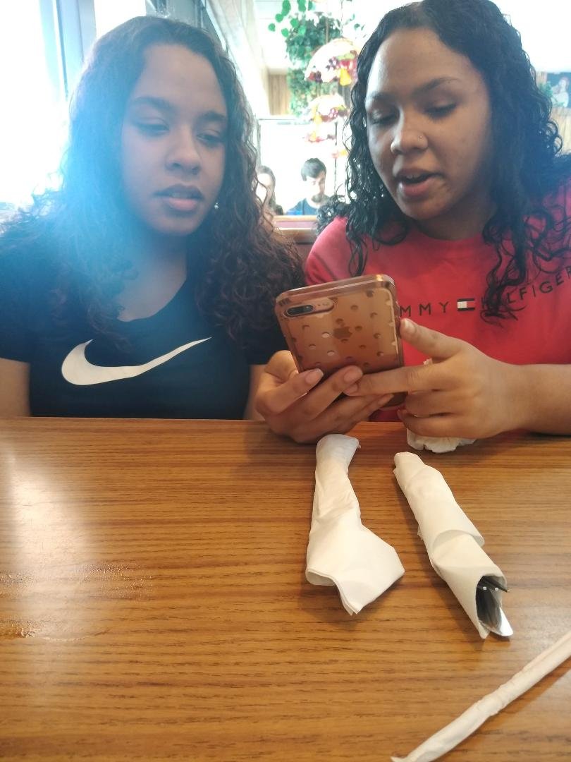 Lunch with my gals 🥪