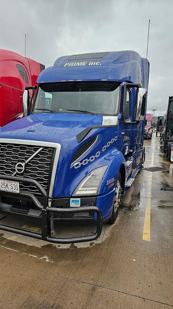 Well finished my training im now a new solo driver
Of a brand new 2023 volvo vnl 680 with 75k miles.