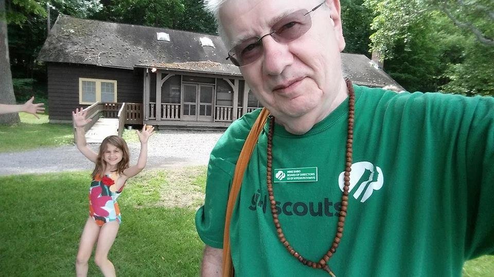 My first selfie...
Hey... what's that little hand waver doing in my picture!!!!!
