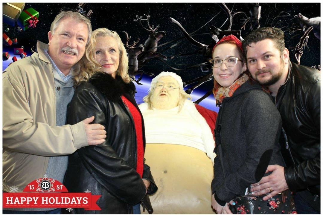 Had a great Friday night out with Melinda, Maddie & Duncan in the Mission District of San Francisco. That's supposed to be "Santa the Hut" between us, or was it "Jabba Claus"?