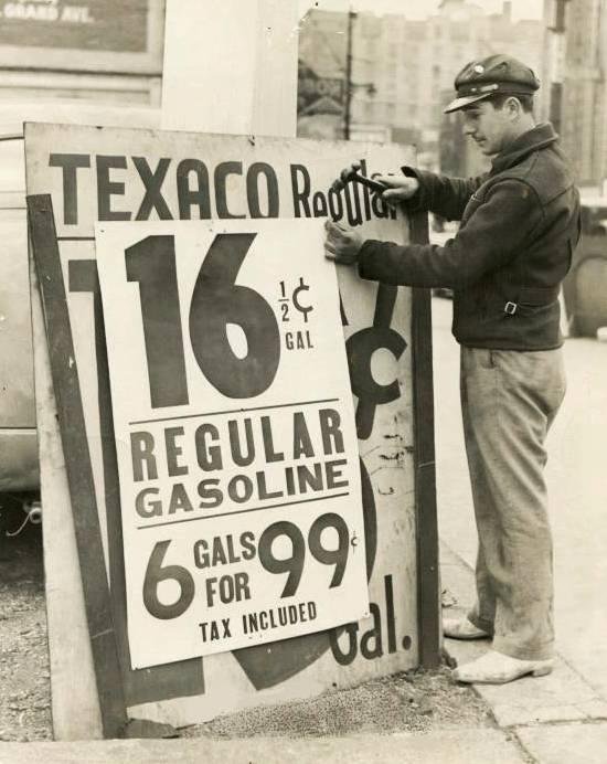 1939 - Wabash Ave and Roosevelt Road in Chicago. Somebody please hurry up and 'Make America Great Again.'