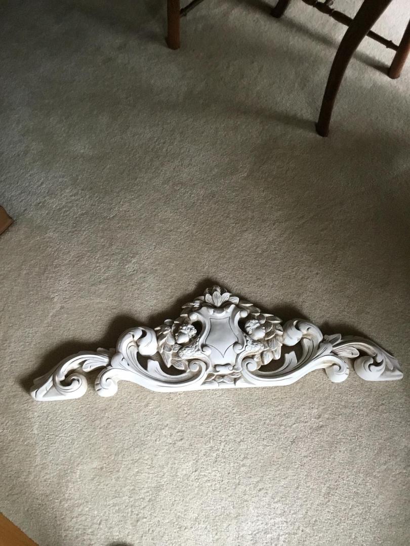 Beautiful wall decor. In very good condition. Non smoking.