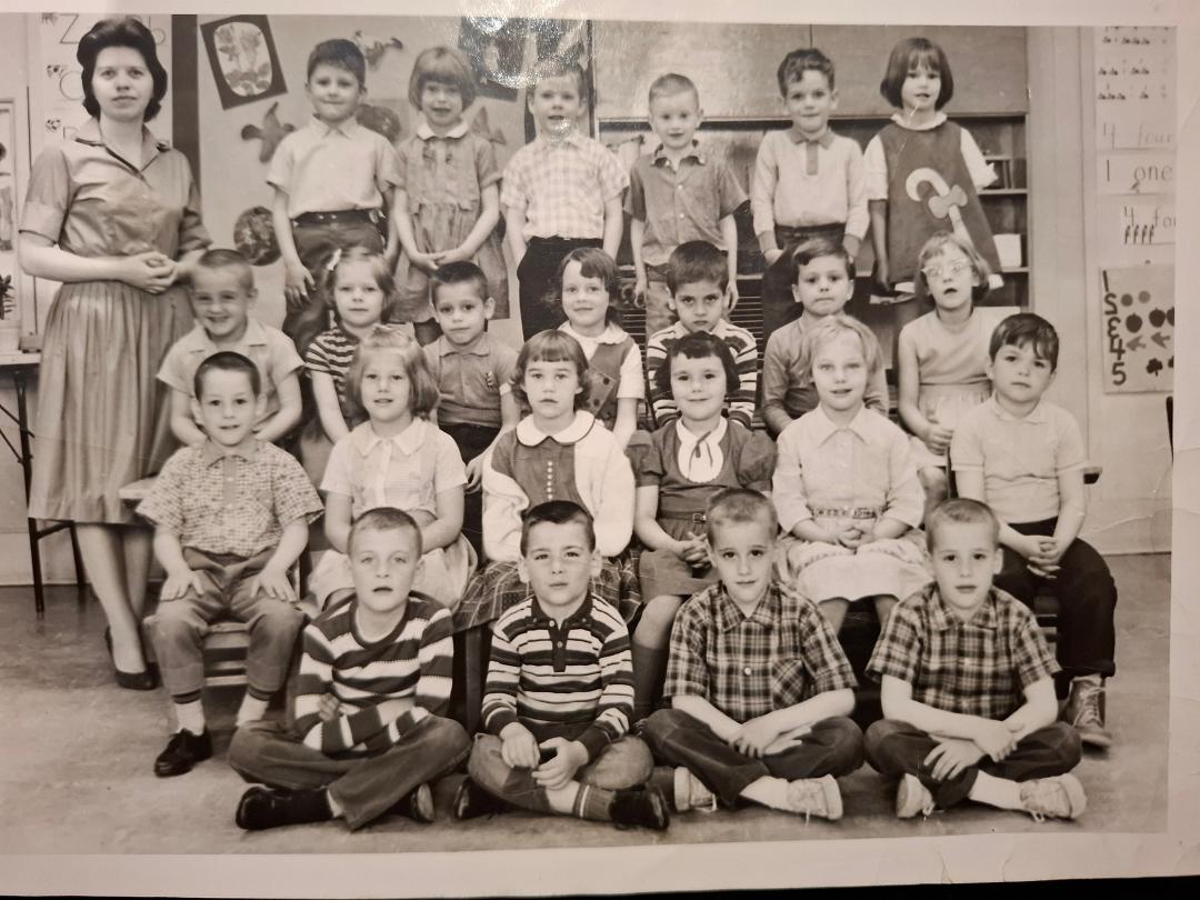 My contribution to National Kindergarden Day ! I'm 3rd row from bottom, 3rd from right !