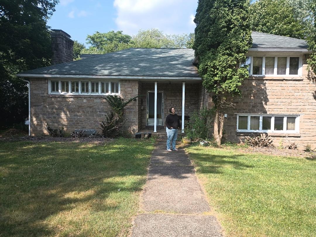 The homestead of my Italian Princess. This is where she comes from, aka, Mrs Lisa Kay Chianese-Lopez 

It's a Southwestern PA, super Catholic small town, population, 4000. It's filled with Italians and Eastern Euro descende
