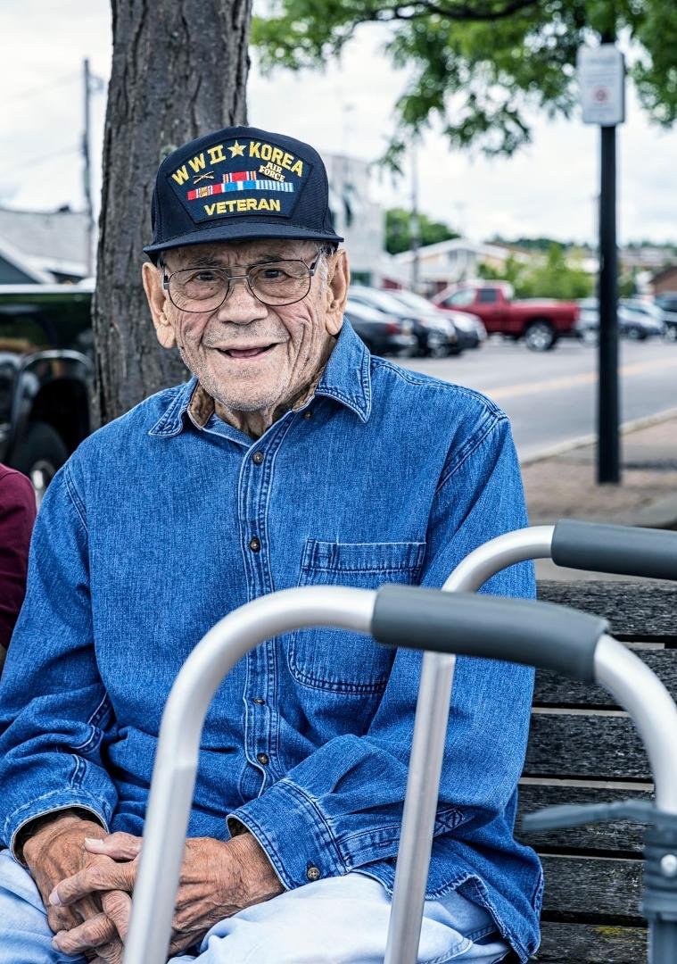 Noviembre 15,2021 – Estafas de veteranos
Ya terminó su tiempo en el servicio para proteger a nuestro país. Ahora nos toca proteger a nuestros veteranos contra las estafas. Los veteranos se merecen nuestro agradecimiento, r