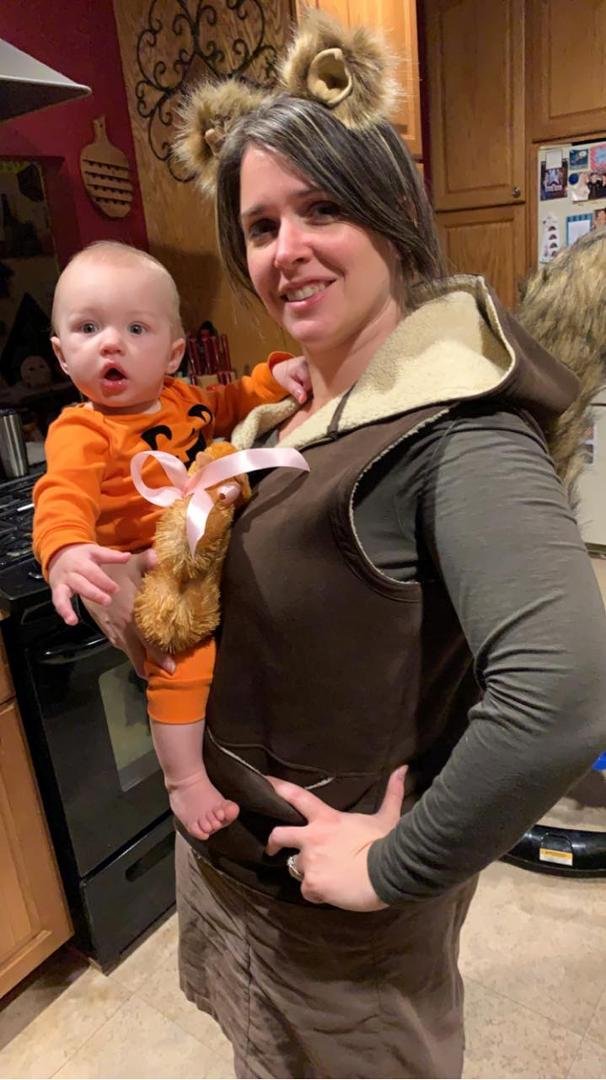 Just a squirrel 🐿 and her pumpkin 🎃 Happy Halloween everybody!