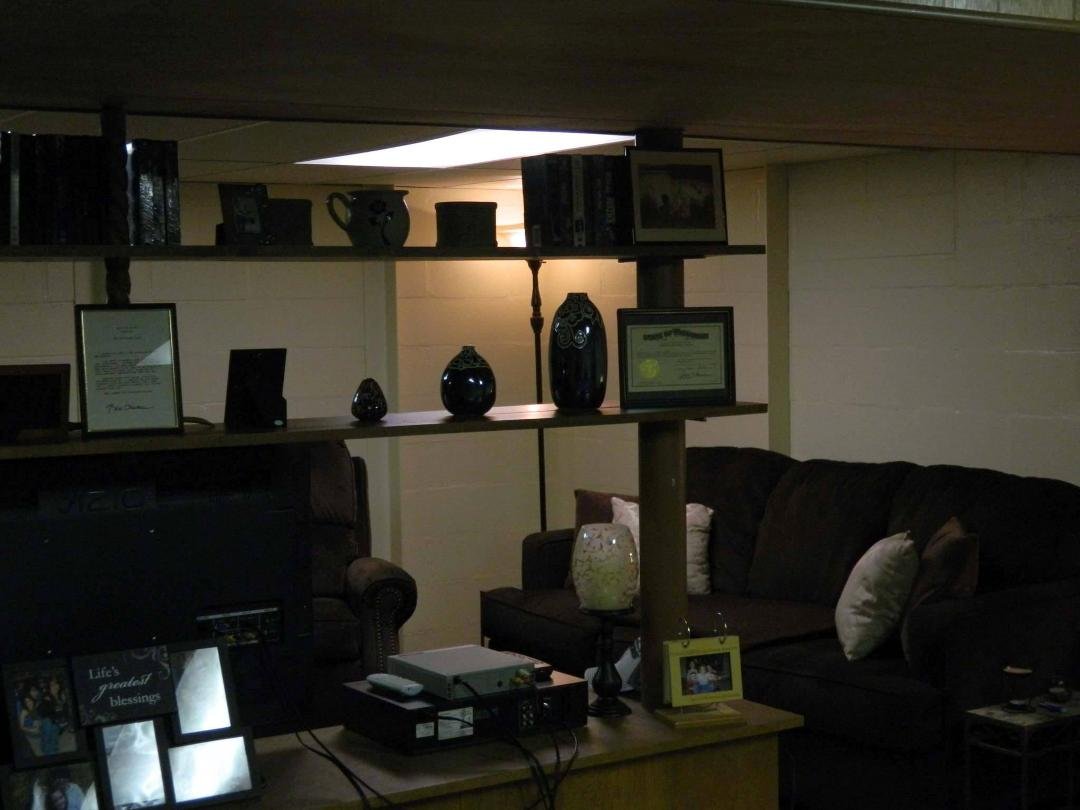 Looking thru to the other side of the reck room
