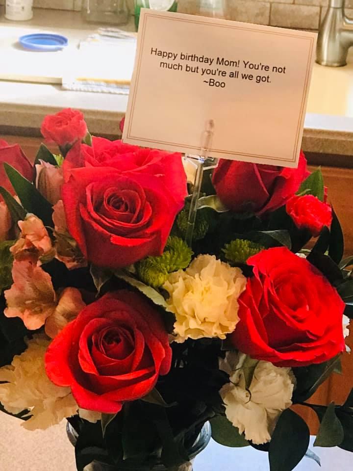 My daughter sent her mom birthday flowers.
The card makes so proud.