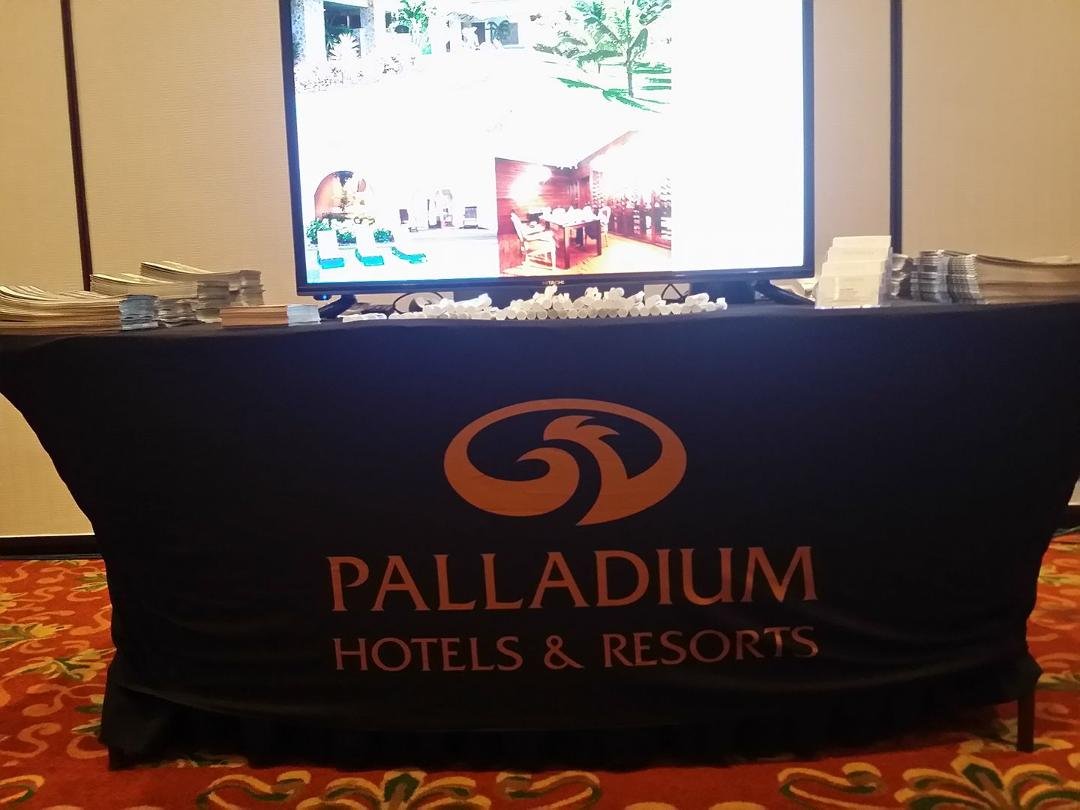 DFW Apple Vacations Show ...Me and 200 of my best friends watching Palladium TV together.....Lots of exciting improvements and new additions !!!