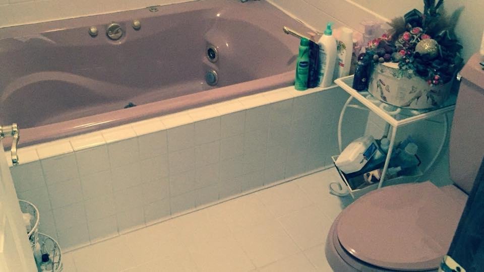 Whirlpool tub and commode $350
Call (304)610-1666