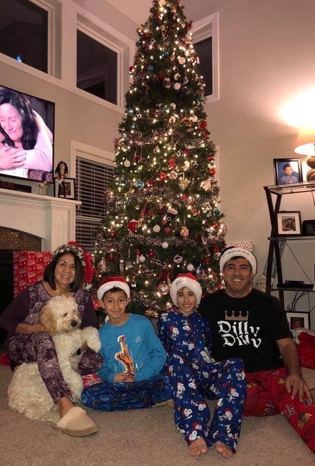 Feliz Navidad! To All our Families N Friends Far N Near!!🎄🎄