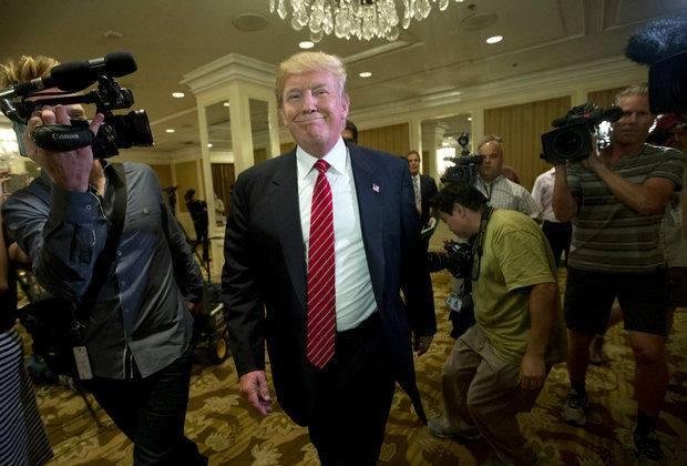 This smile looks so false and evil... It just doesn't fit!