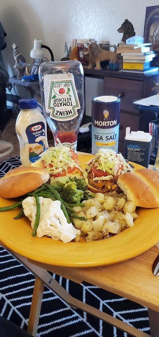 salmon burger night 😋😋😋